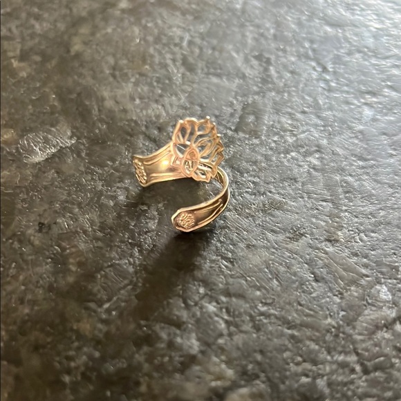 Alex and Ani LOTUS PEACE PETALS Spoon Ring - Picture 1 of 1